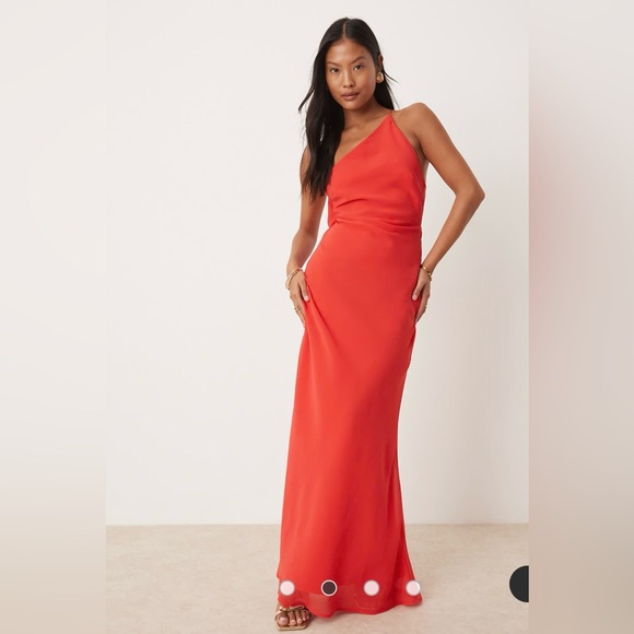 Elegant Red One-Shoulder Dress - Picture 4 of 4